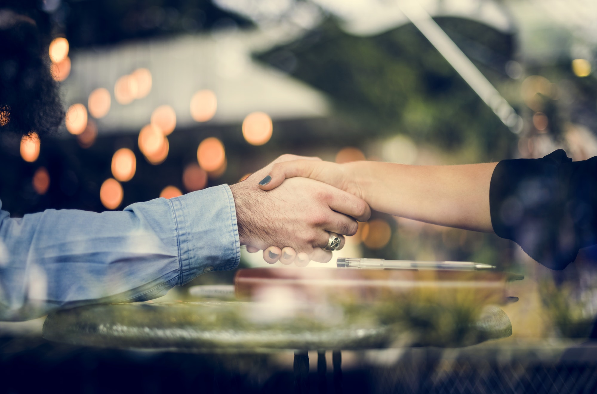 Customer Risk Handshake Editor's Pick: Building the Customer Relationship
